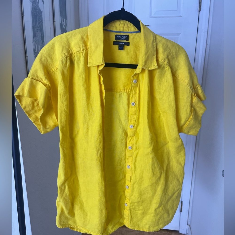 Relaxed, Summer yellow linen button-down